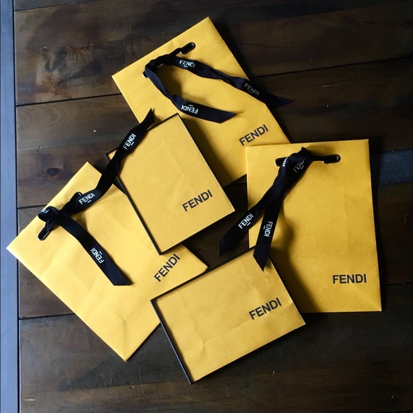 Fendi logo bag 💁🏼♀️🛍🎨 - Picture 10 of 10